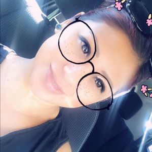 Meet your Posher, Claudia